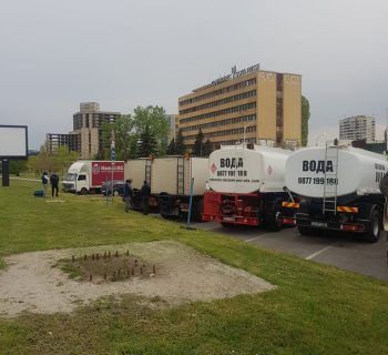 Автопарк с водоноски на ДДД Груп ЕООД (снимка)